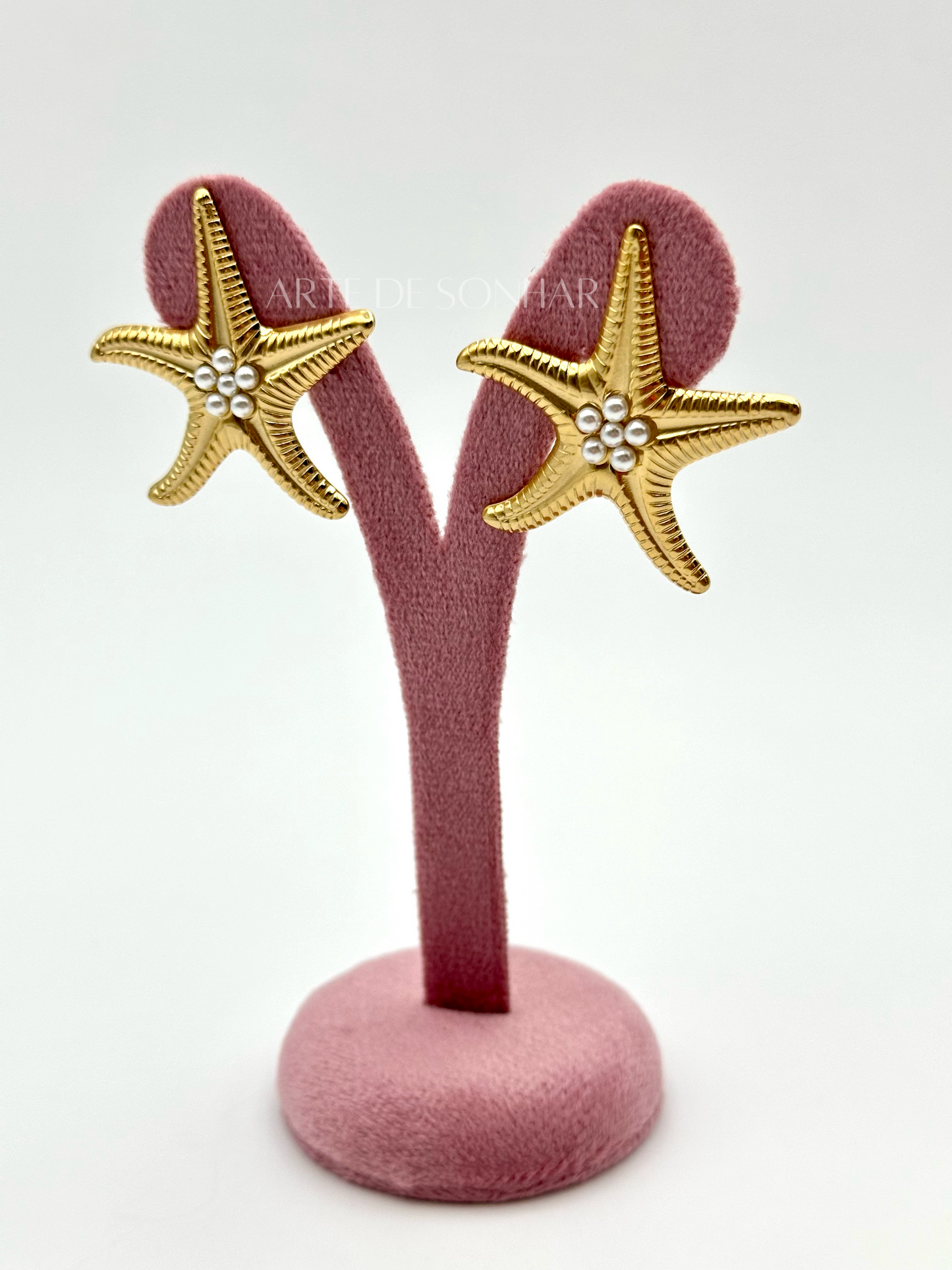 Brinco de estrela do mar dourado