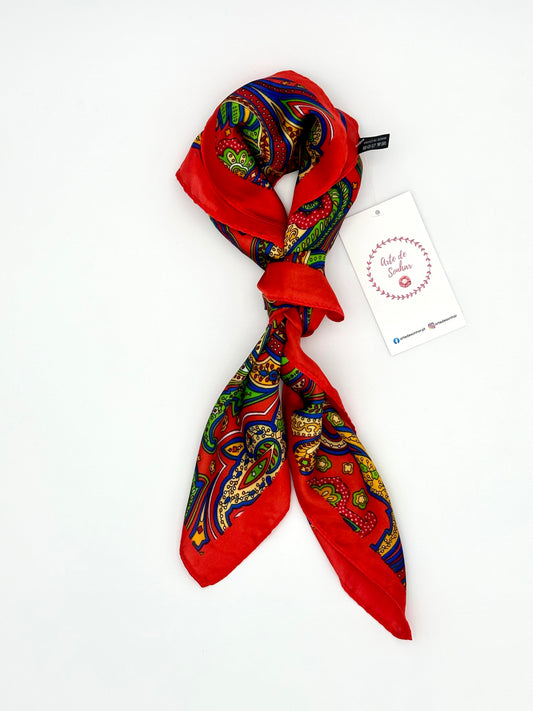 Lenço acetinado vermelho