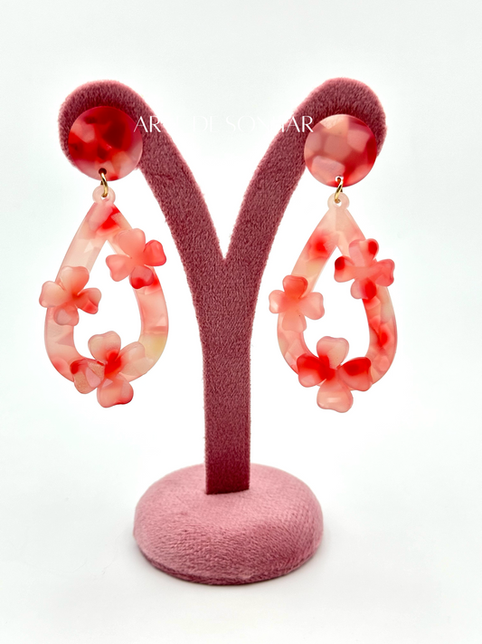 Brinco rosa com flores