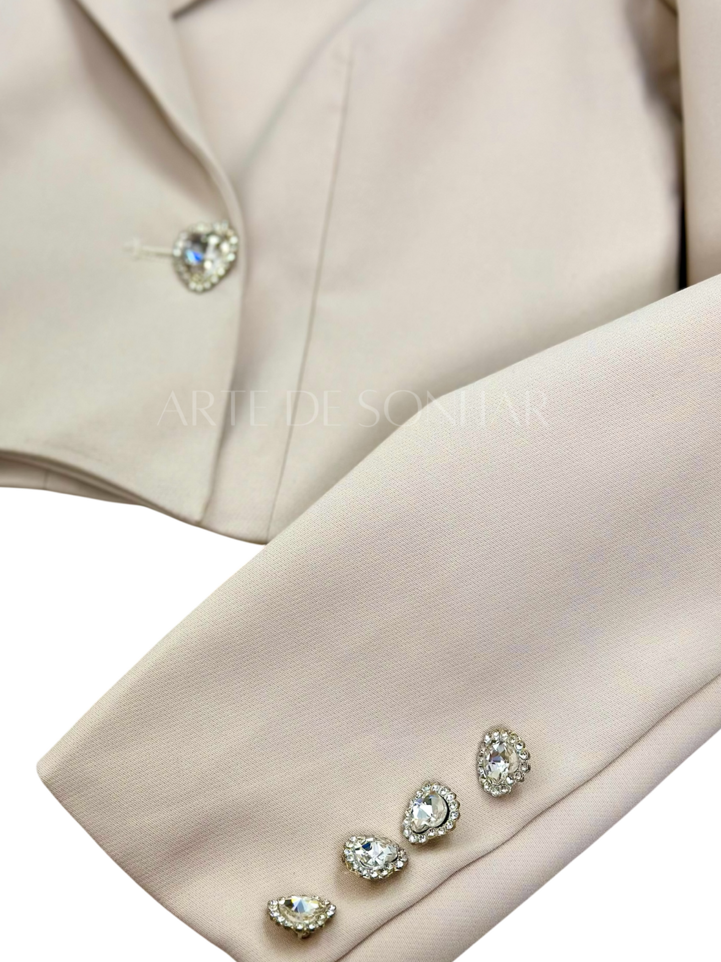 Conjunto de blazer curto com saia calção bege