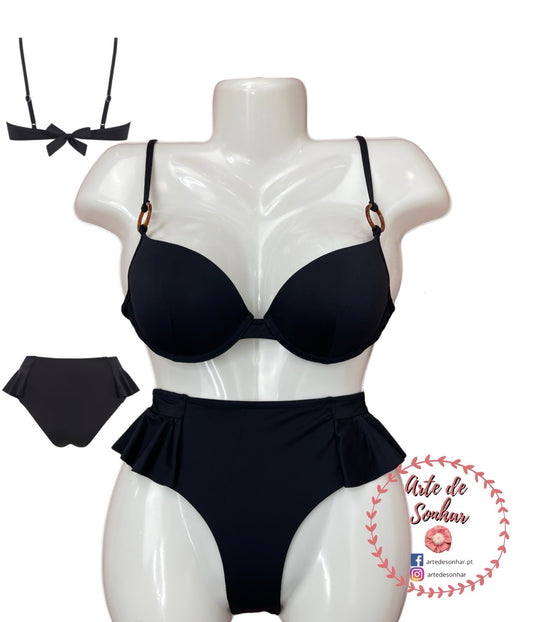 Cueca alta com folhos de lado