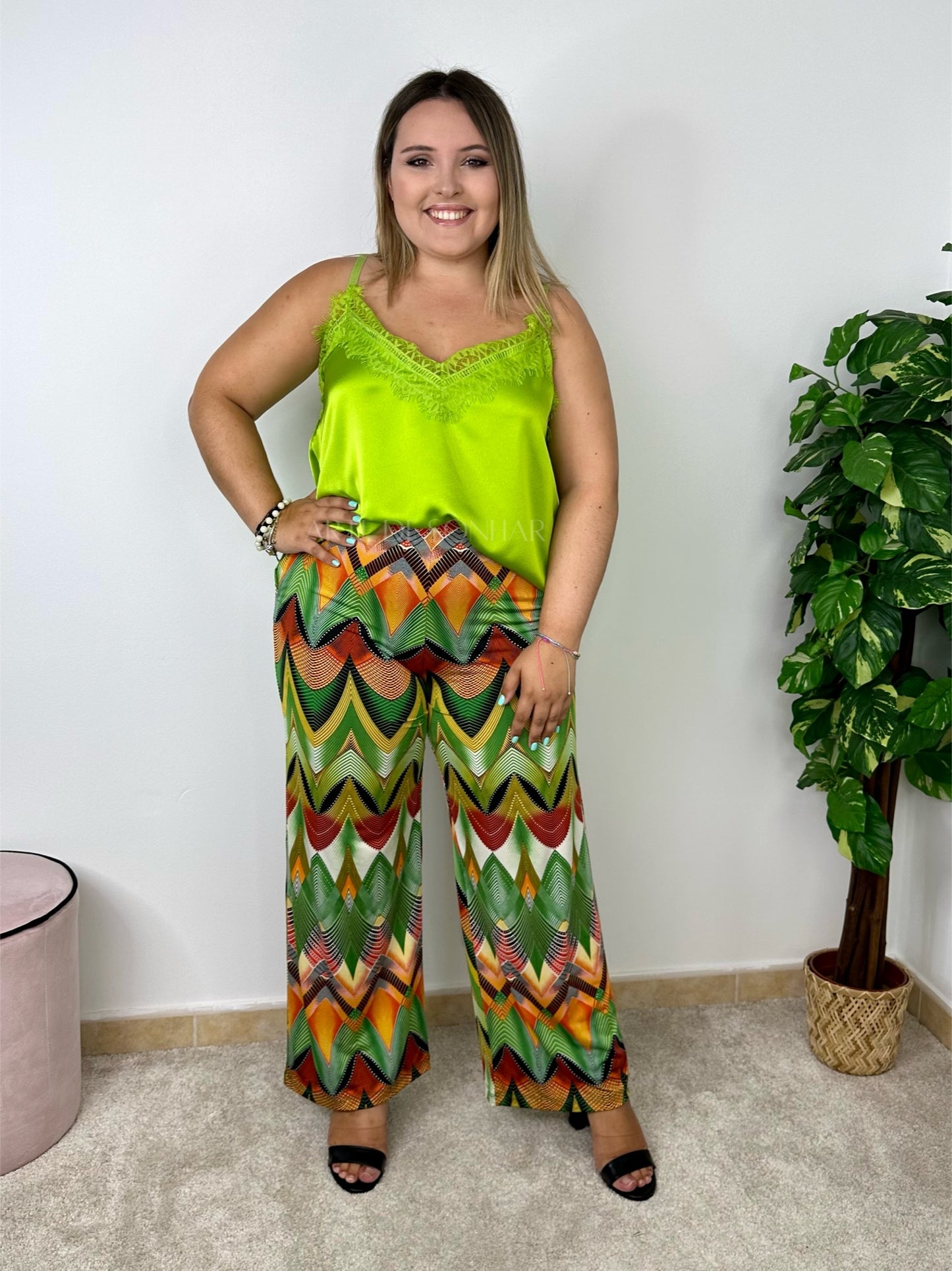 Tops com renda acetinados