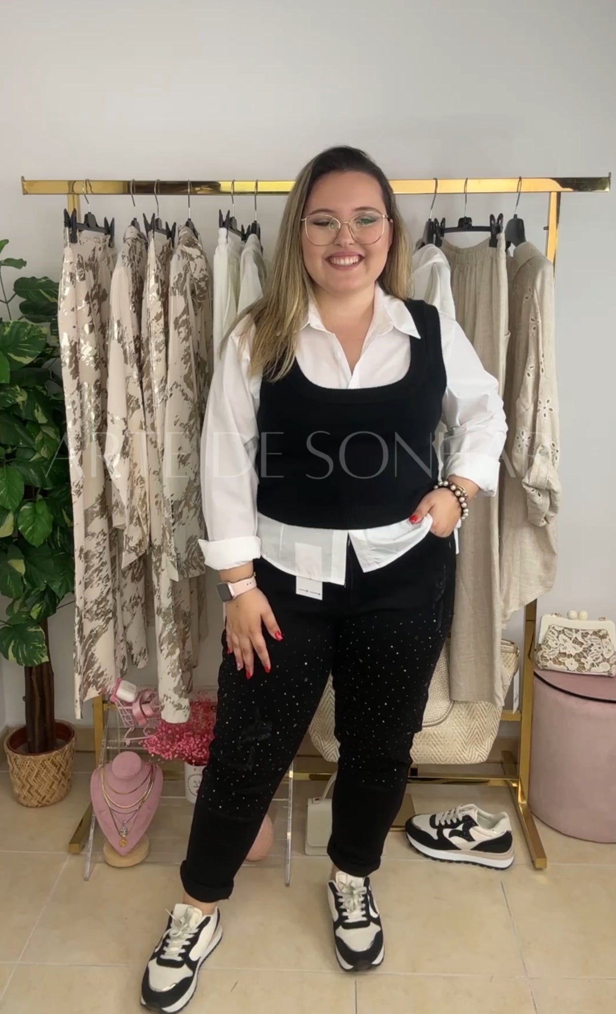 Conjunto de camisa branca com top de malha
