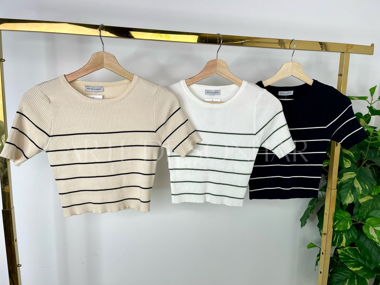 T-shirt malha canelada curta com riscas
