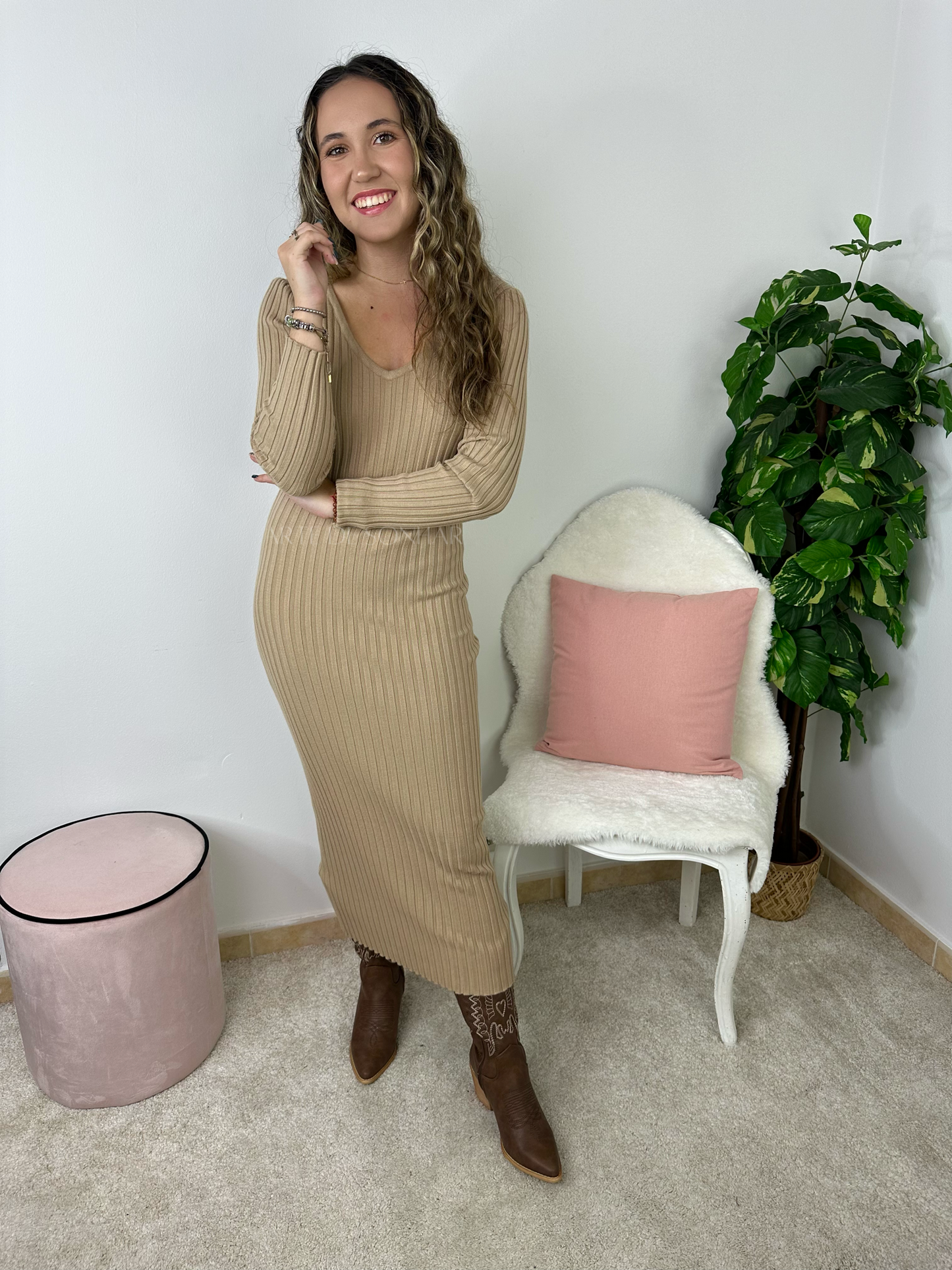 Vestido de malha canelada camel