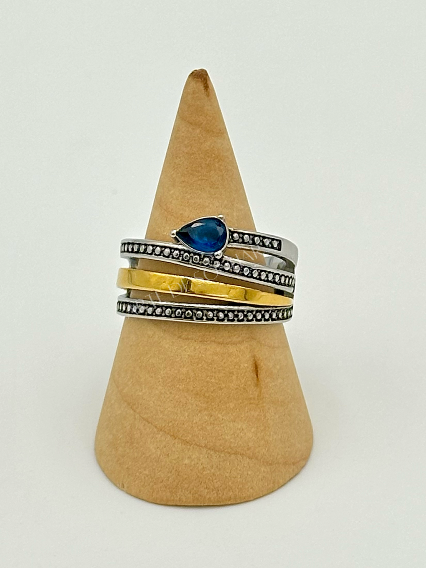 Anel com pedra azul