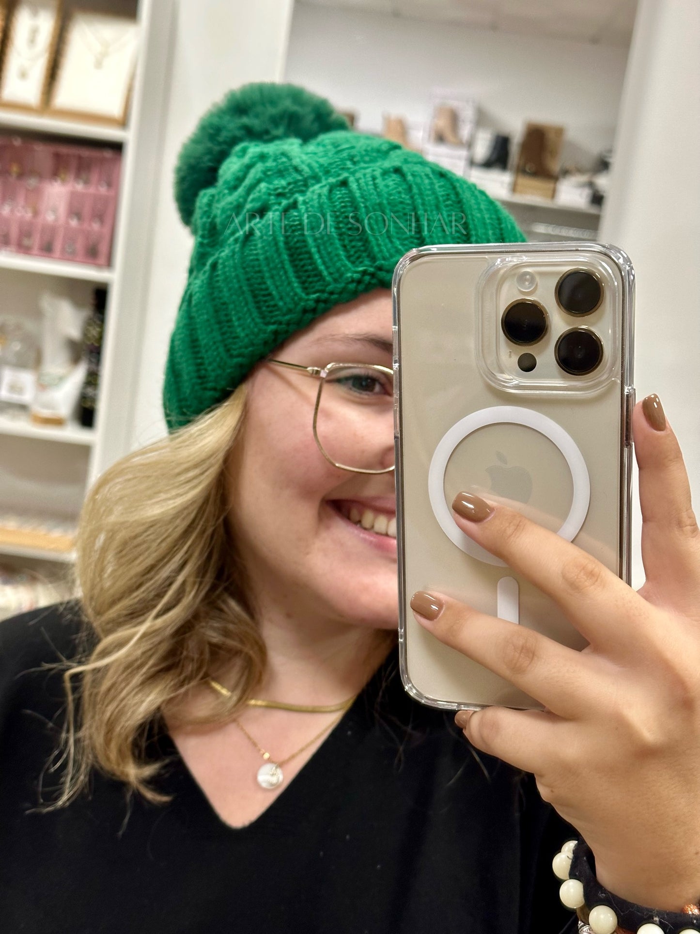 Gorro com pelinho e pompom