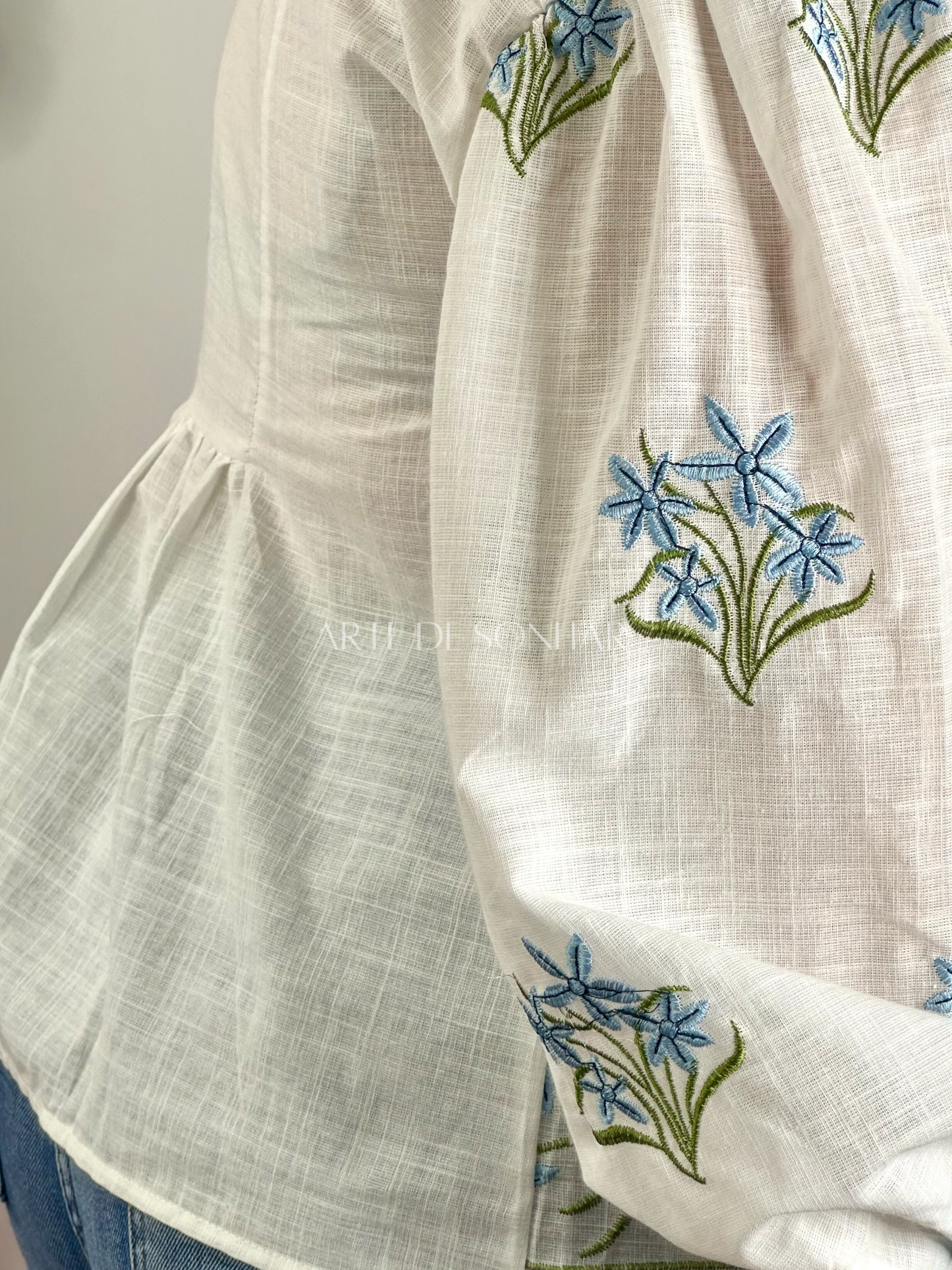 Blusa de flores azul e verde