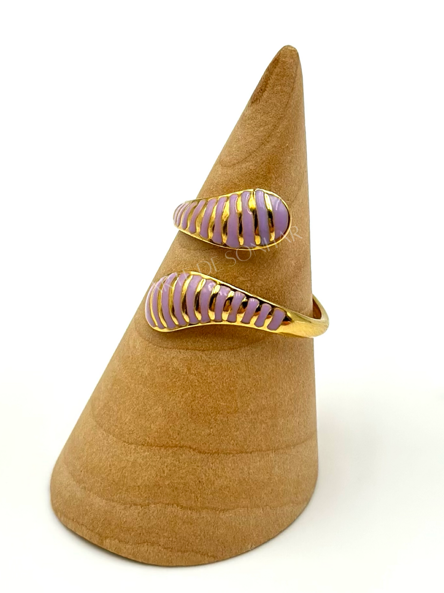 Anel ajustável dourado e lavanda com efeito cobra riscada