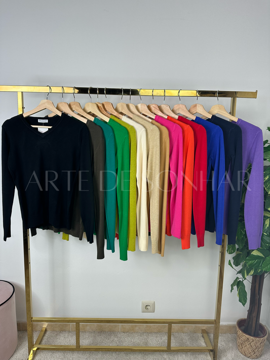 Camisola básica de gola em bico