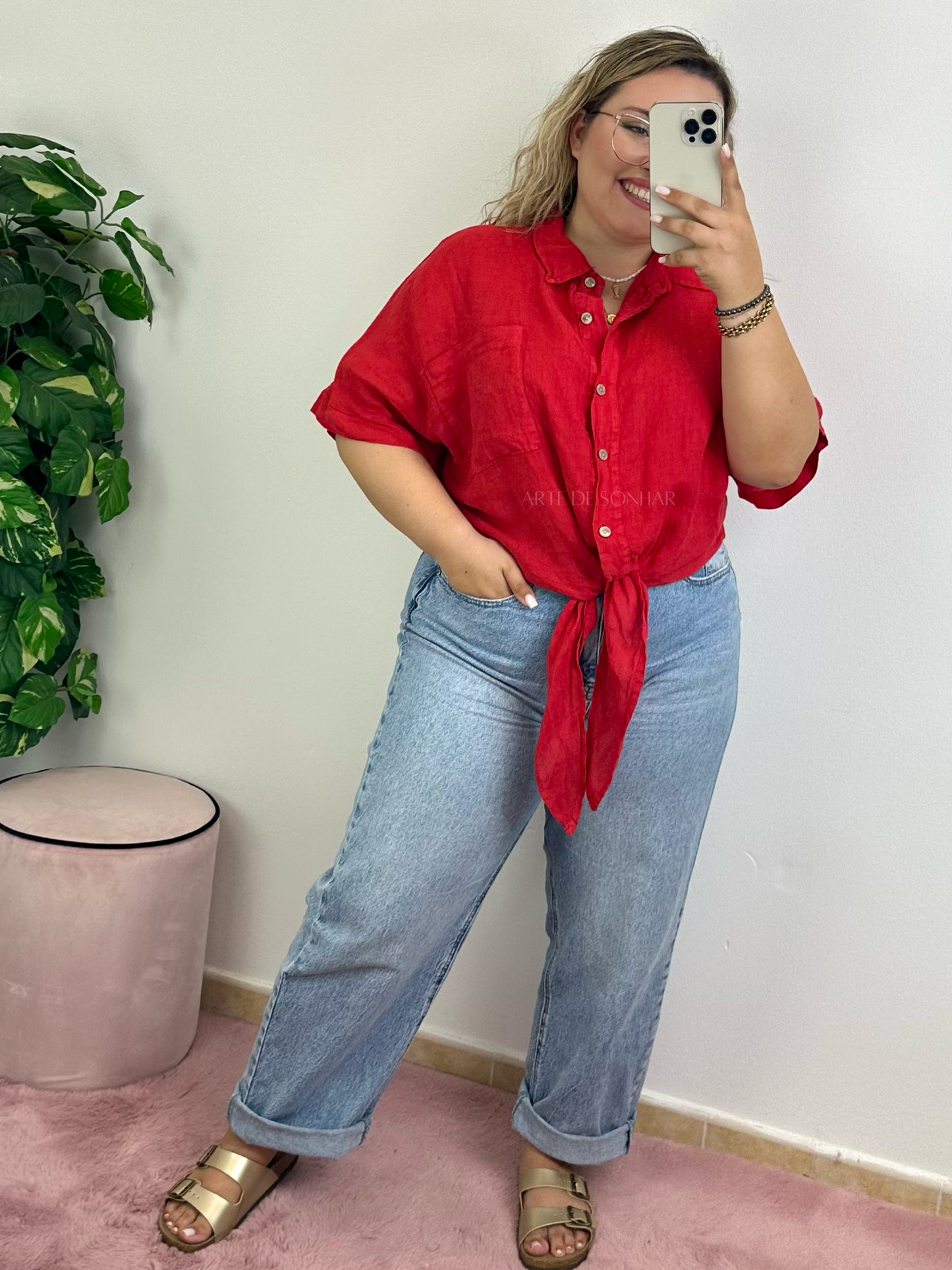 Camisa de linho vermelha com nó