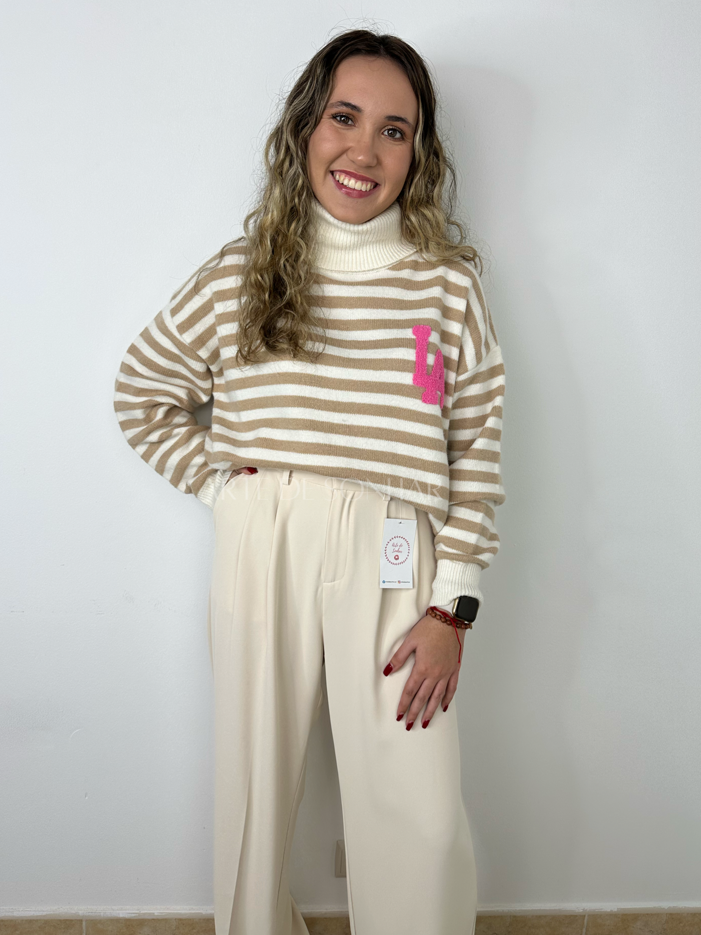 Camisola de gola com riscas e “LA”