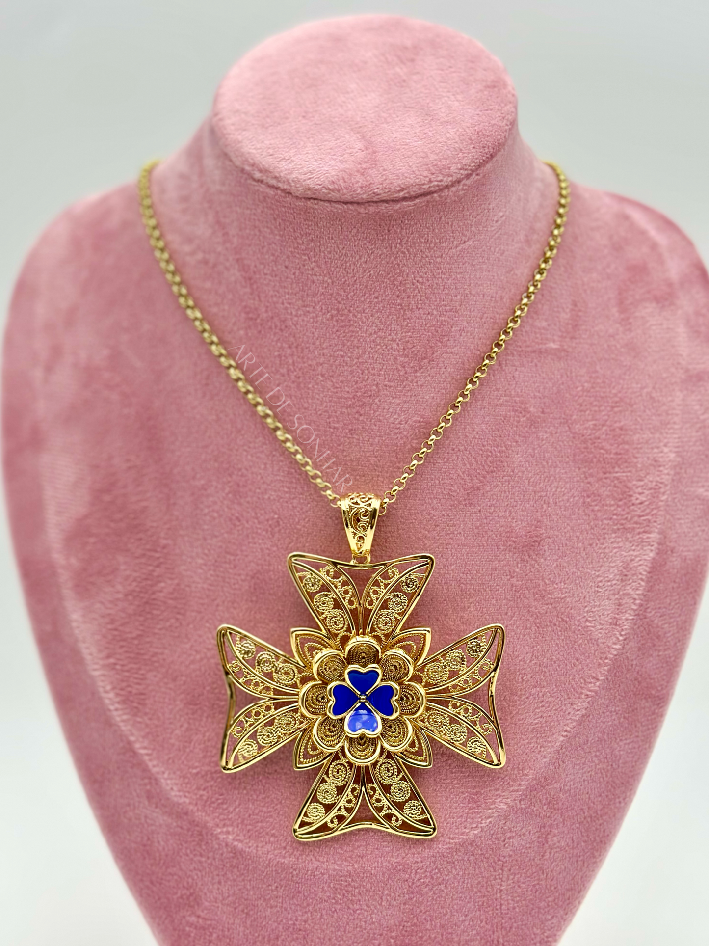 Colar Cruz de Malta com trevo azul XL