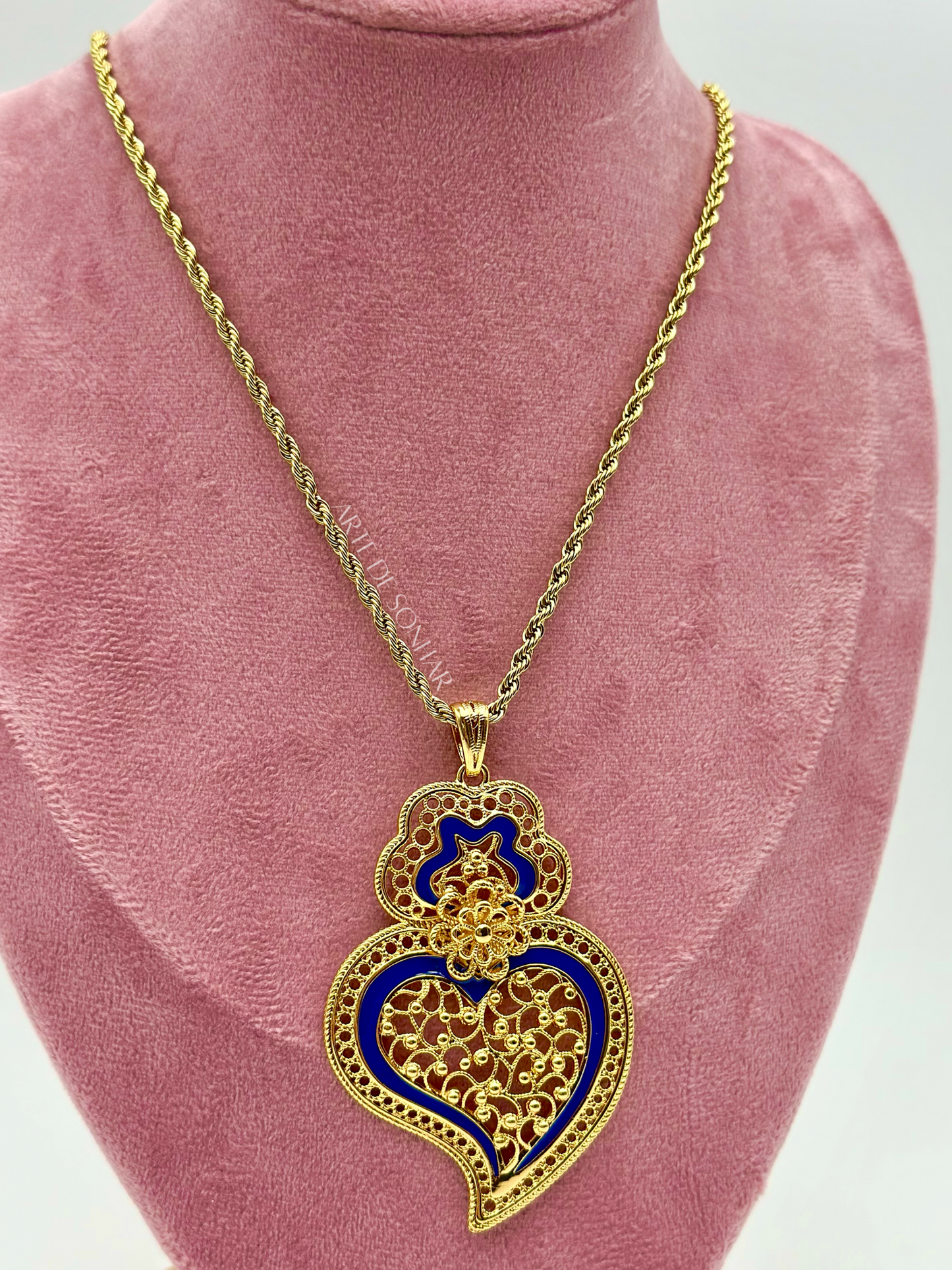 Colar Coração de Viana com azul e cordão torcido