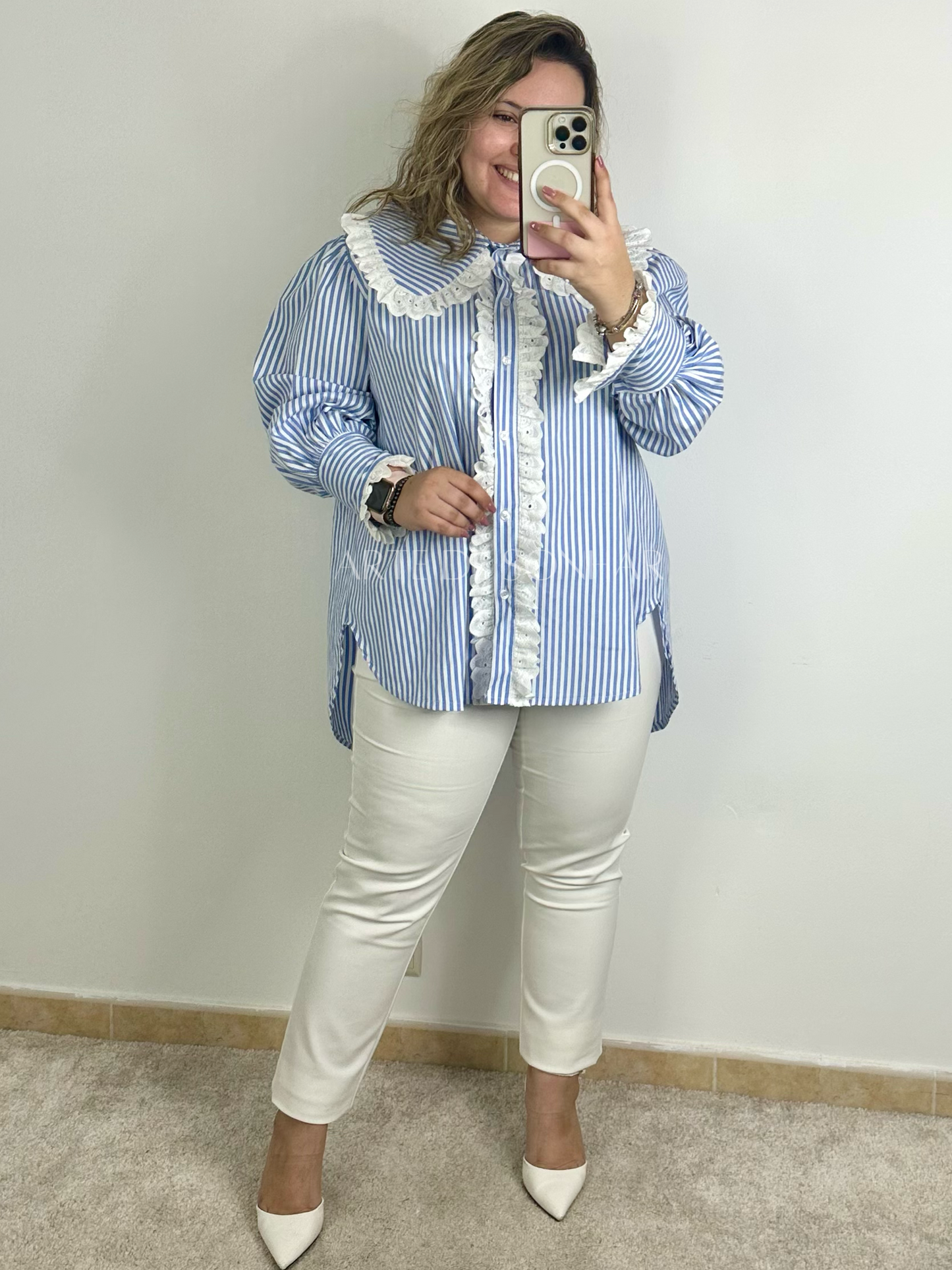 Camisa dos babados com riscas