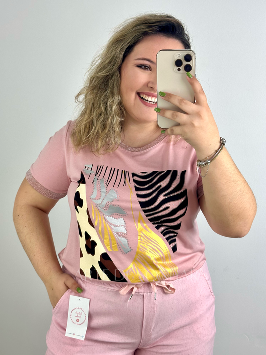 T-shirt com padrão animal e brilhantes na gola e nas mangas
