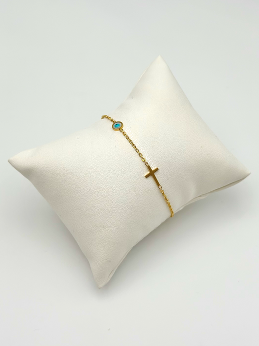 Pulseira dourada com cruz e olho