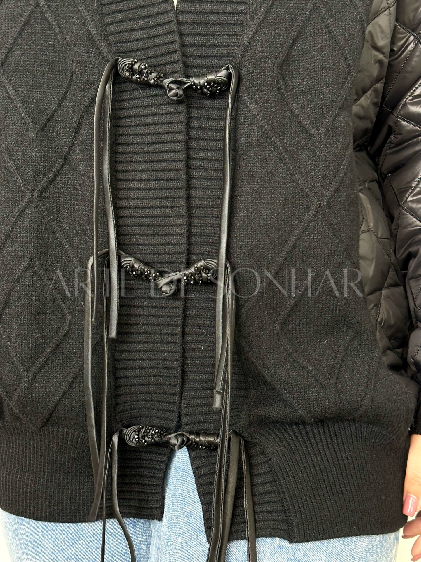 Casaco estilo kispo fininho com malha e fecho estilo cordão
