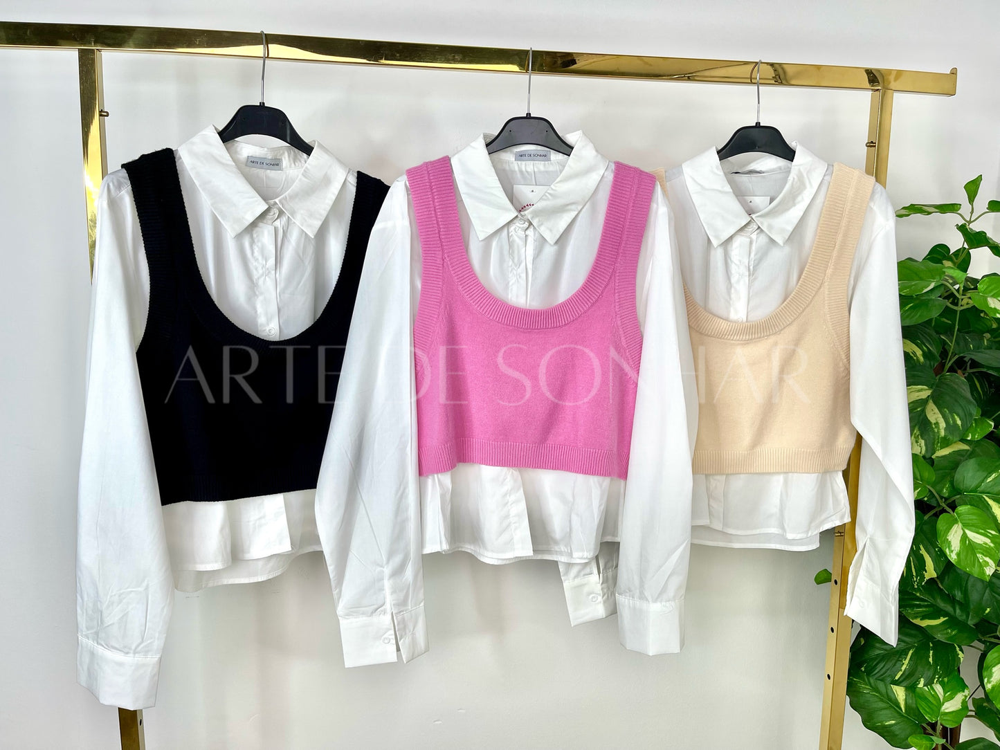 Conjunto de camisa branca com top de malha