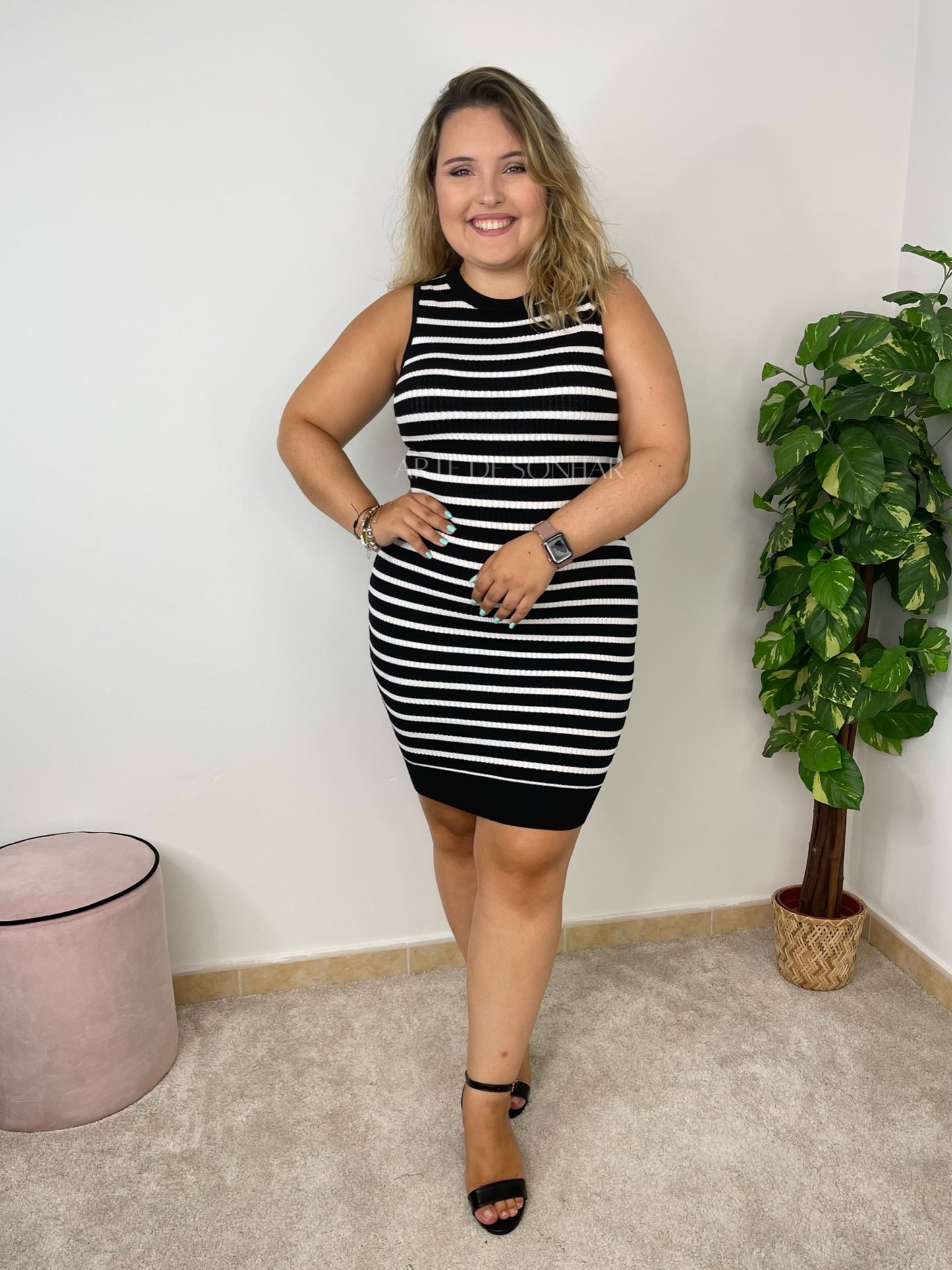 Vestido de malha com riscas
