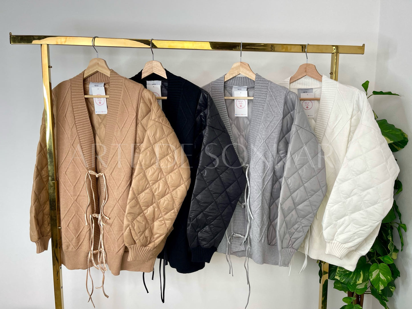 Casaco estilo kispo fininho com malha e fecho estilo cordão