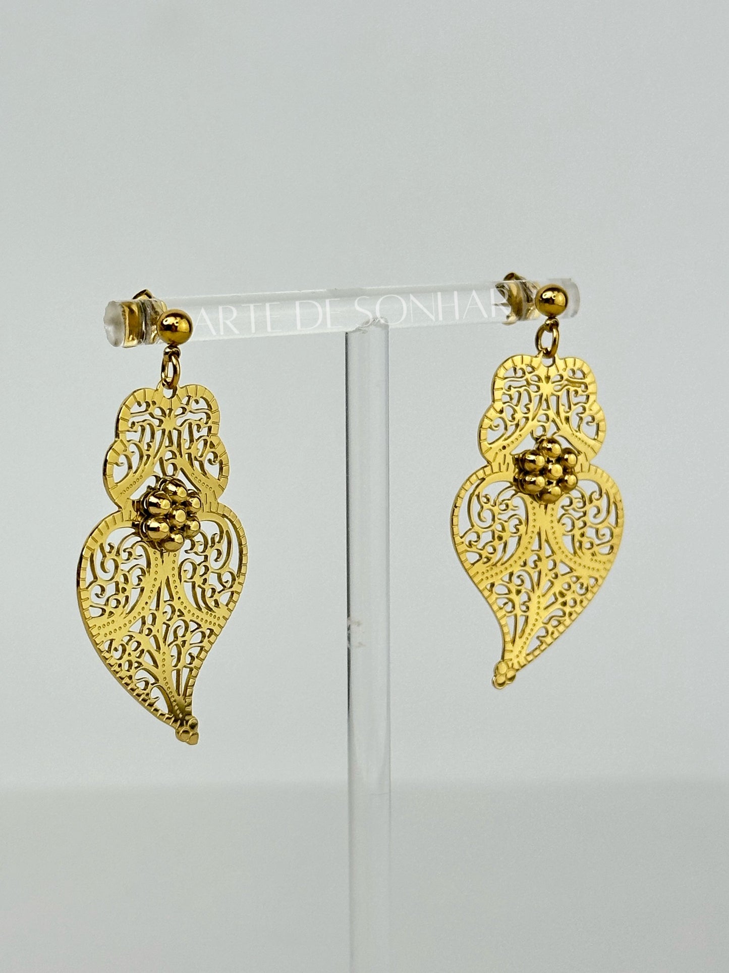 Brincos coração de Viana trabalhado dourado