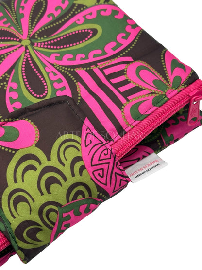 Capa de livro impermeável com bolso castanha com flores rosa
