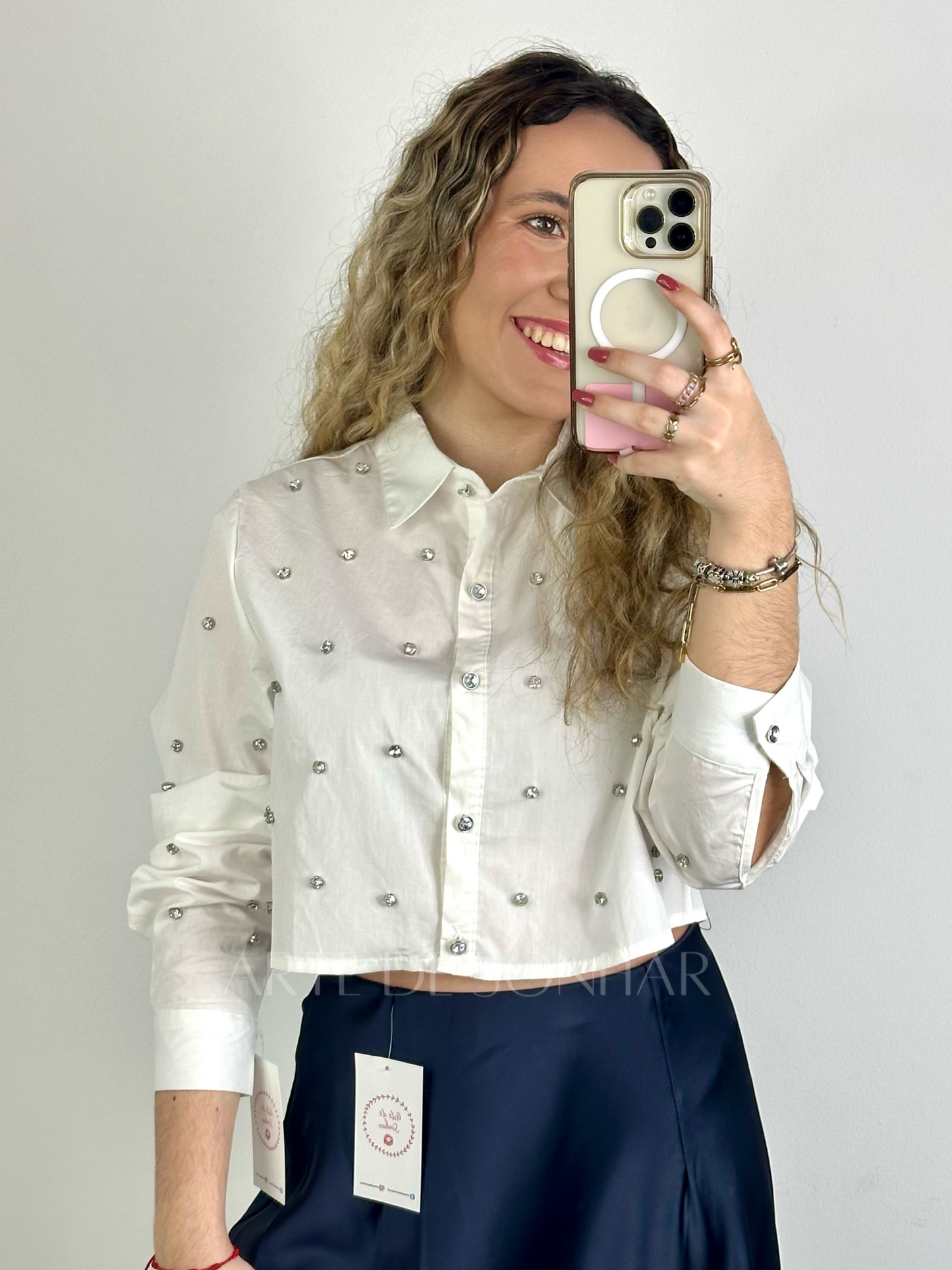 Camisa curta com brilhantes