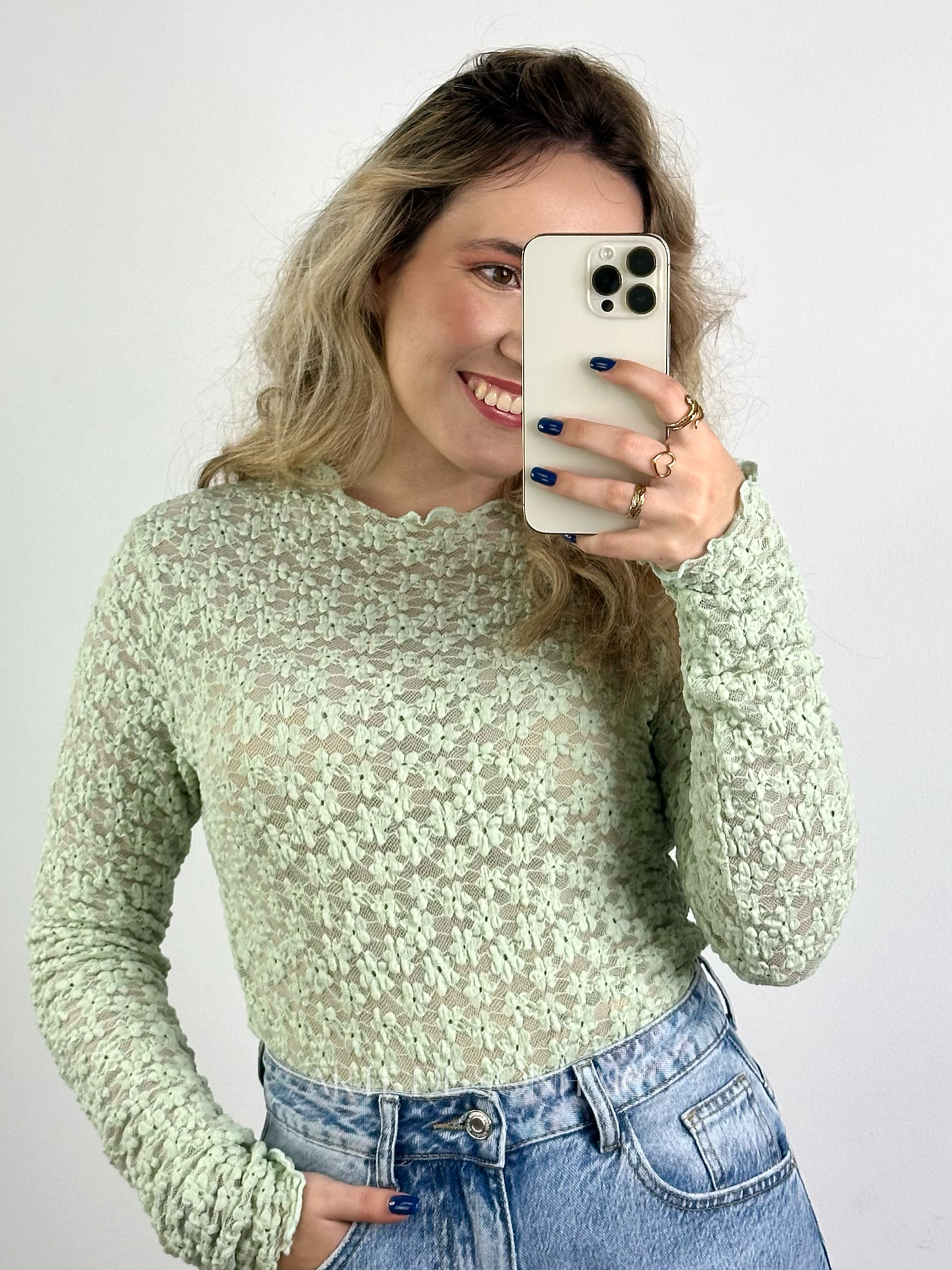 Camisola rendada com flores verde água