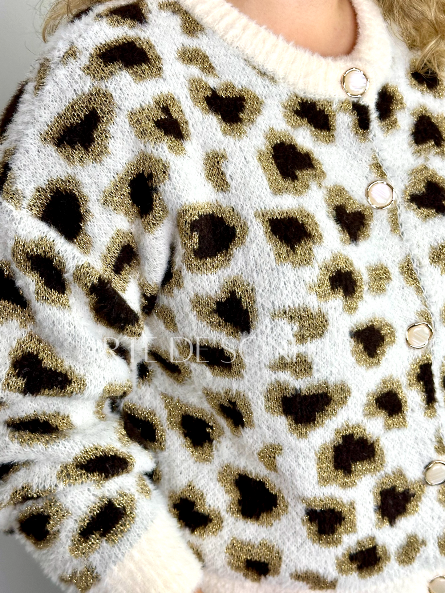 Casaco de malha tigresa bege