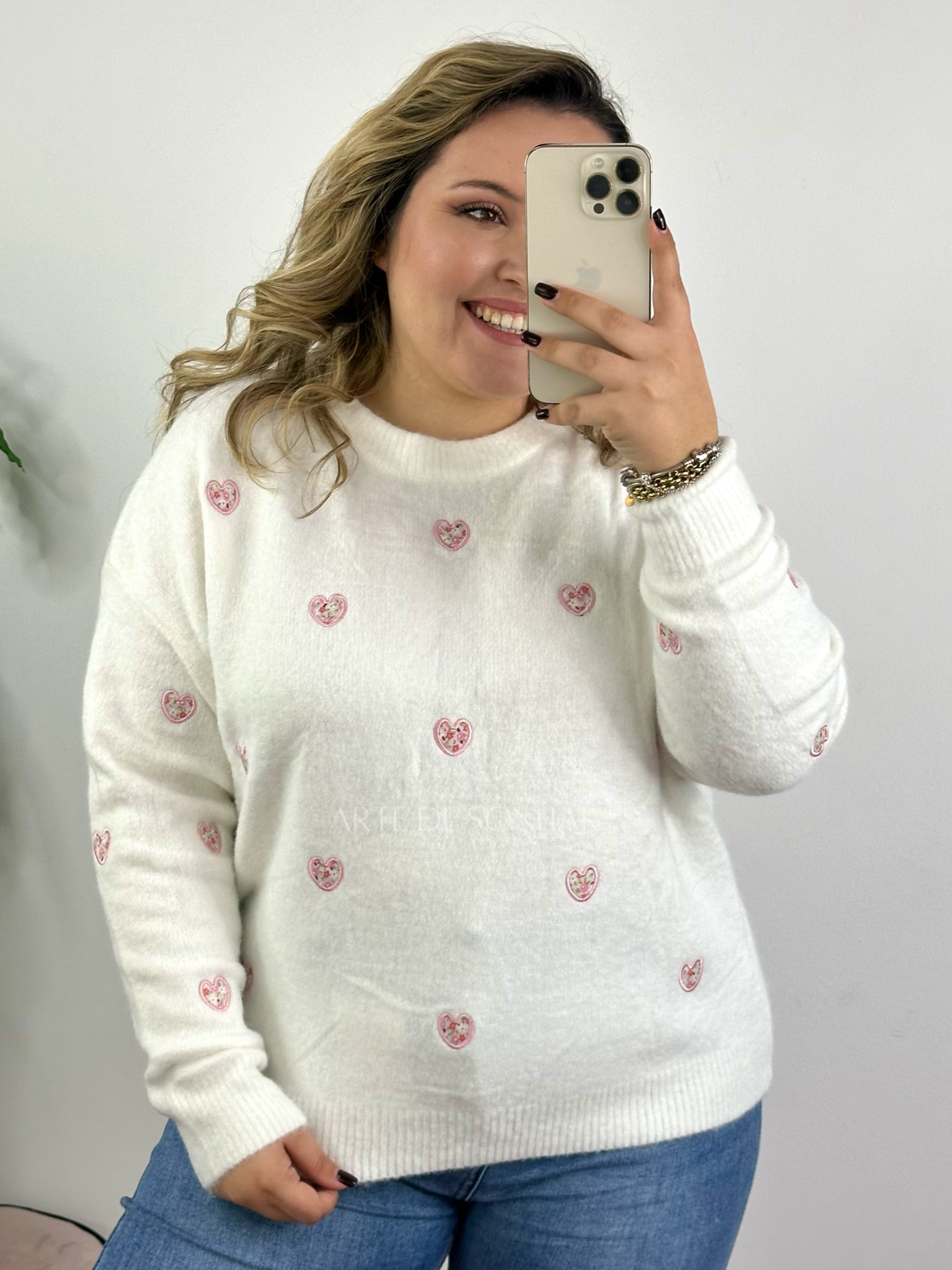 Camisola de malha branca com corações e flores