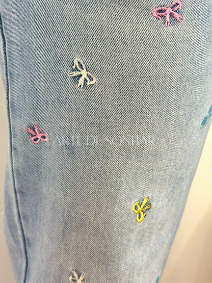 Calças de ganga com lacinhos