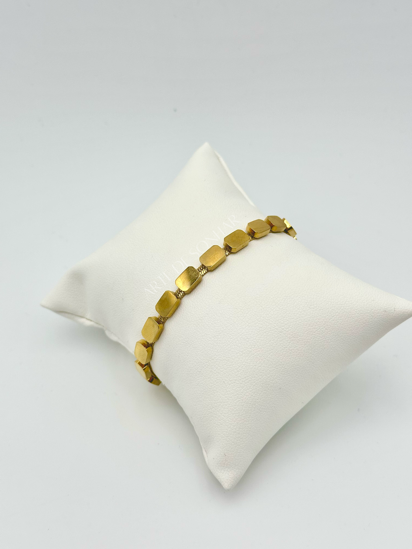 Pulseira chapada com retângulos dourada