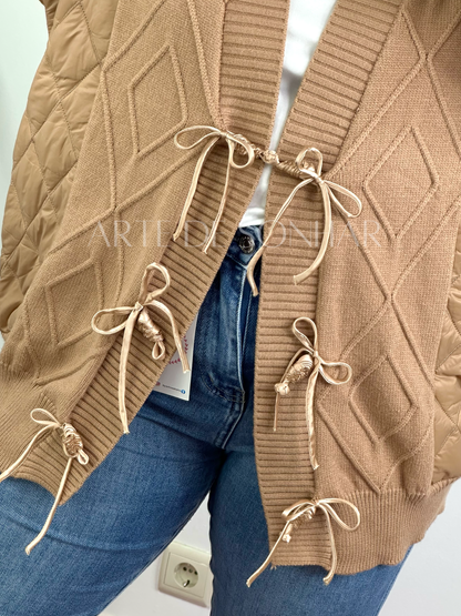 Casaco estilo kispo fininho com malha e fecho estilo cordão