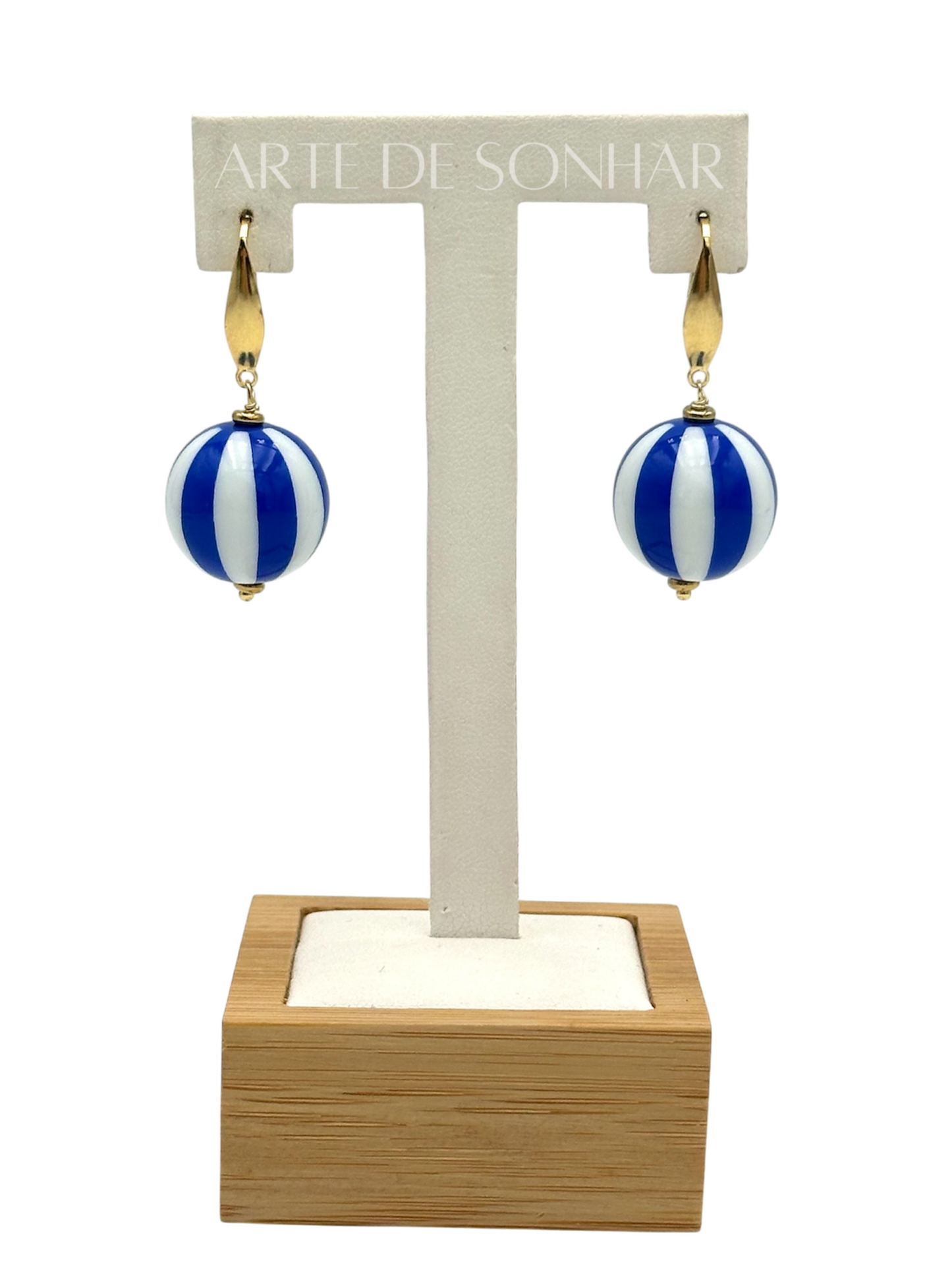 Brincos de bolas azul e branco