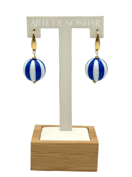 Brincos de bolas azul e branco