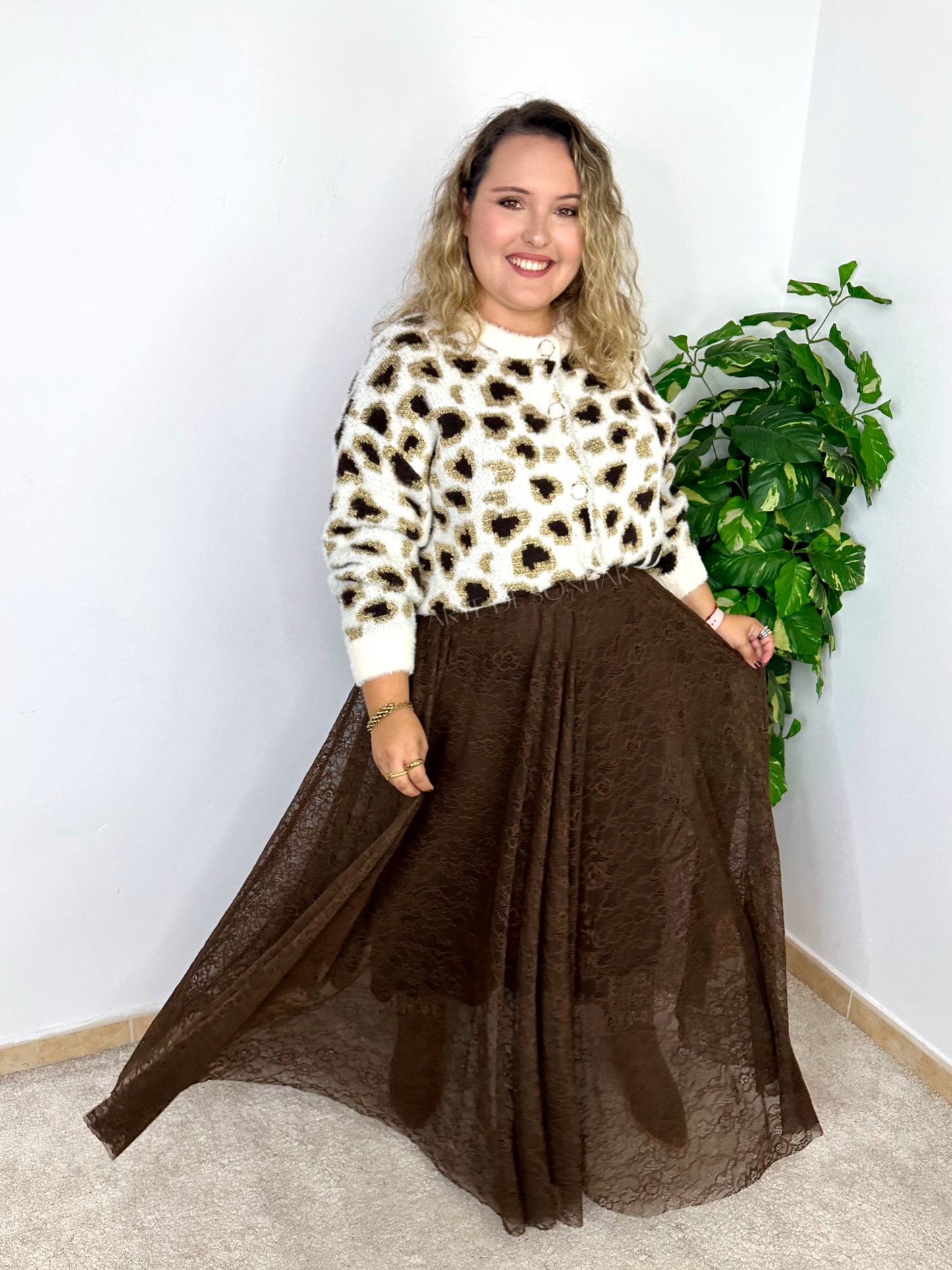 Saia de renda castanha