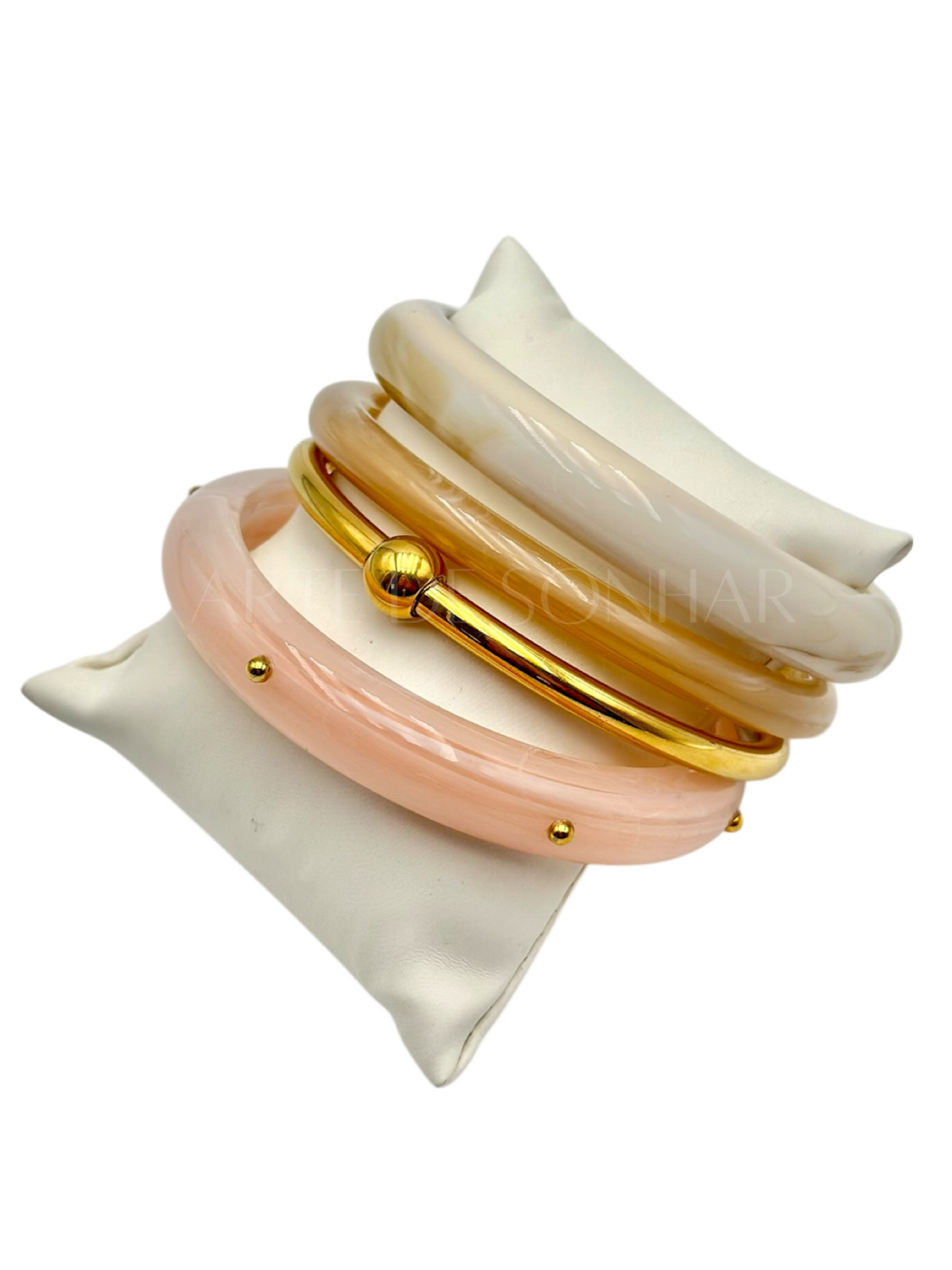 Conjunto de pulseiras rosa e bege