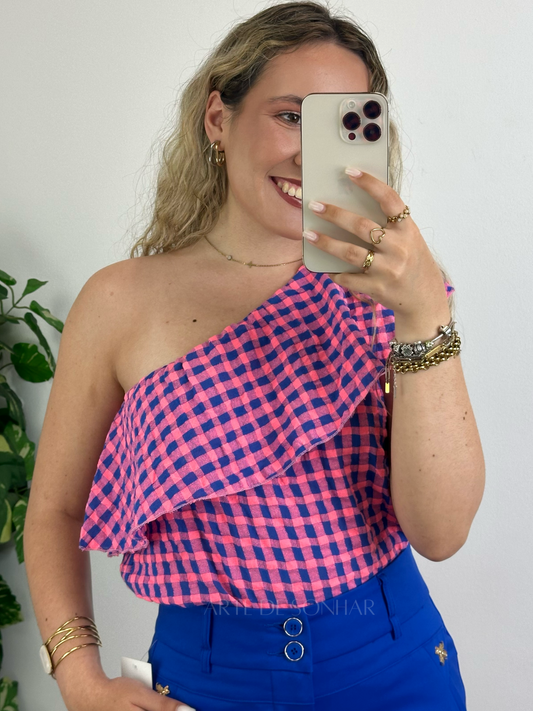 Top assimétrico com folho rosa e azul