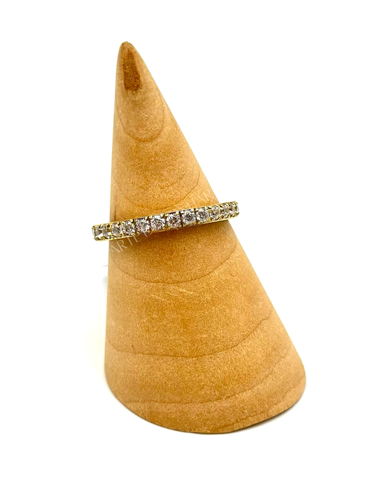 Aliança dourada com cristais brilhantes