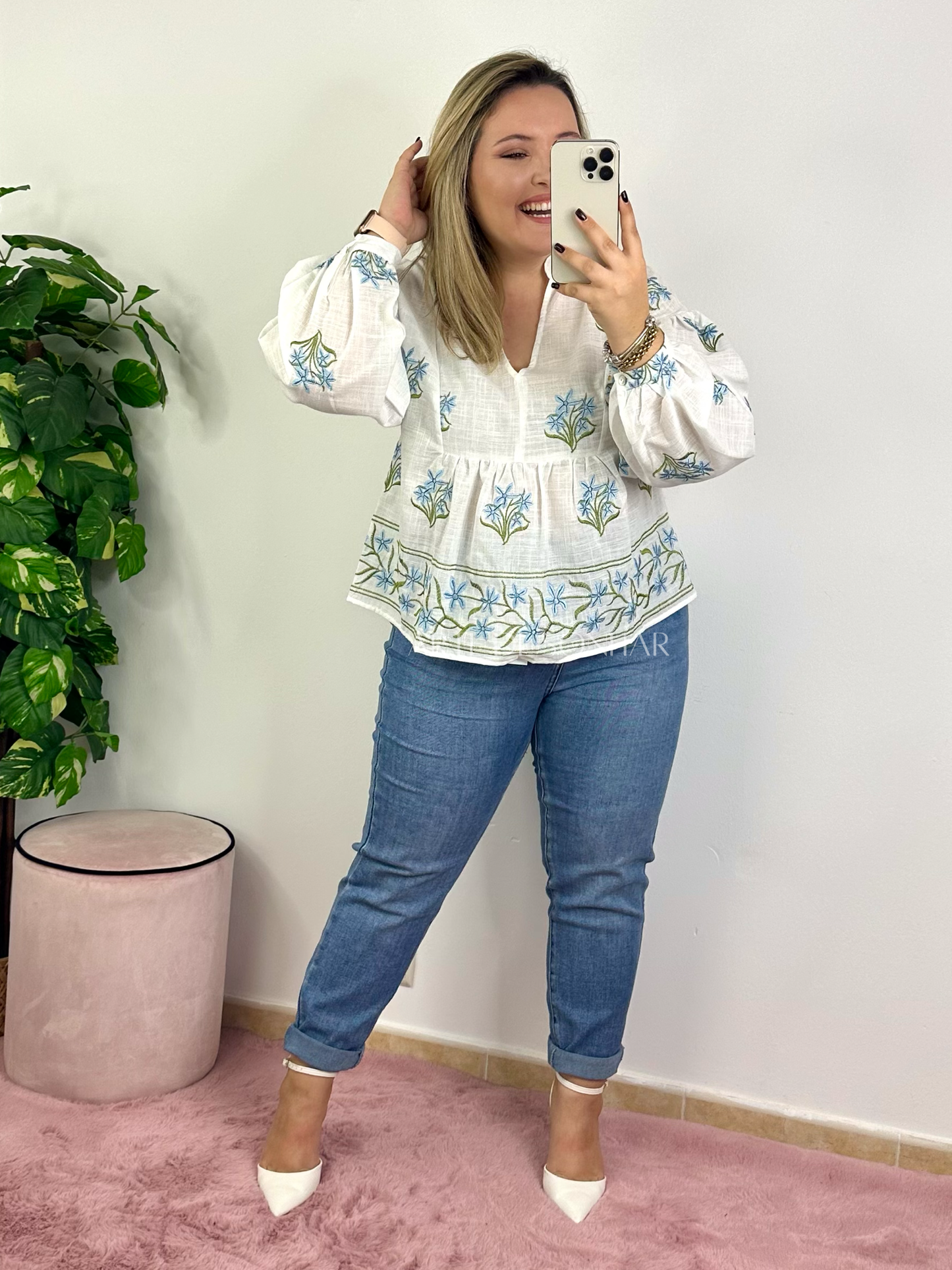 Blusa de flores azul e verde