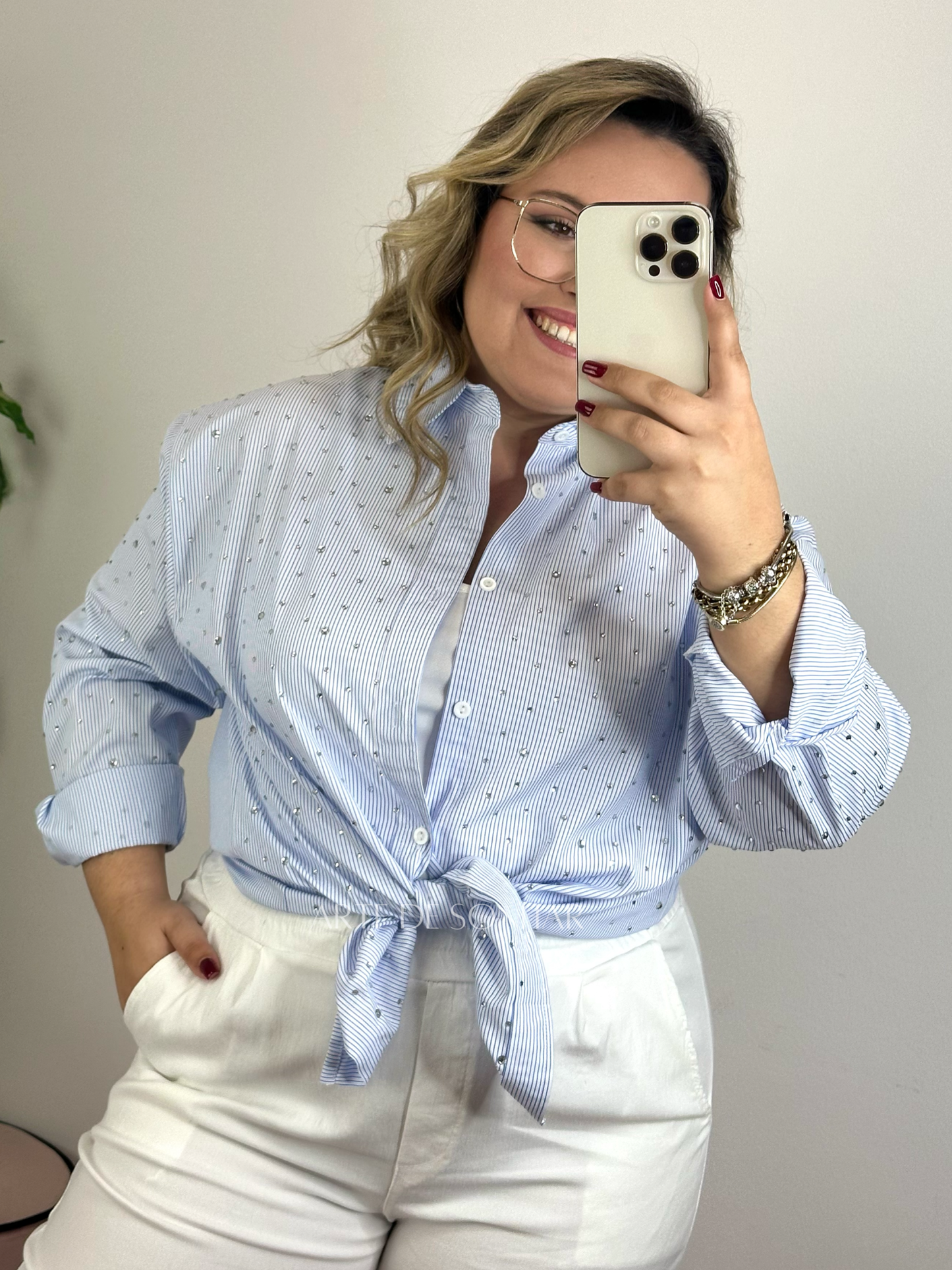 Camisa de riscas com cristais azul clara