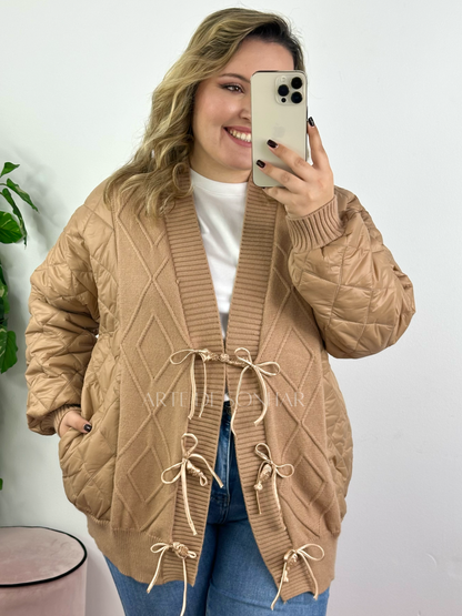 Casaco estilo kispo fininho com malha e fecho estilo cordão