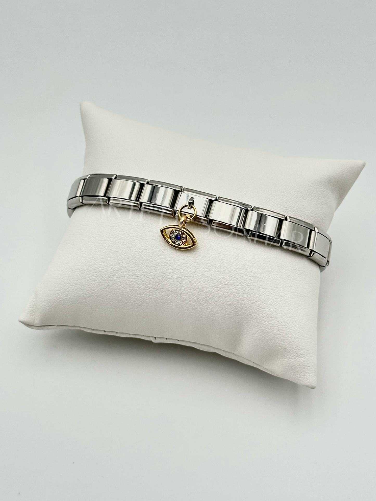 Pulseira Itália com pendente de olho dourado