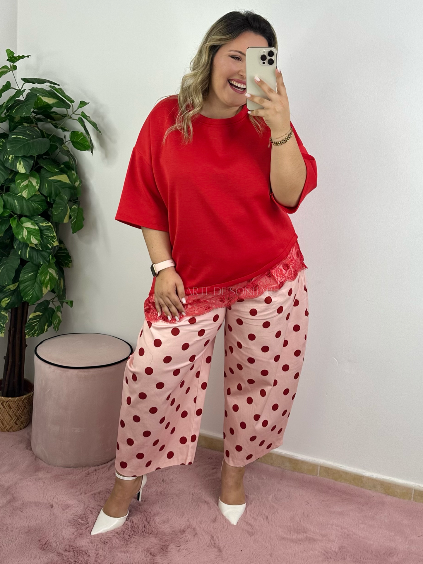 Calças balloon com bolinhas rosa e vermelho