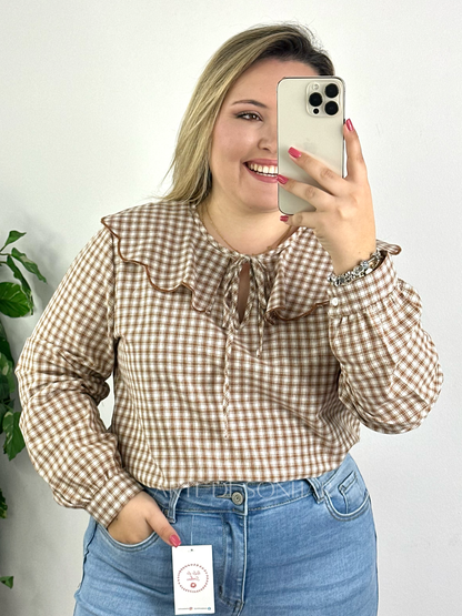 Blusa dos quadradinhos com babados castanha