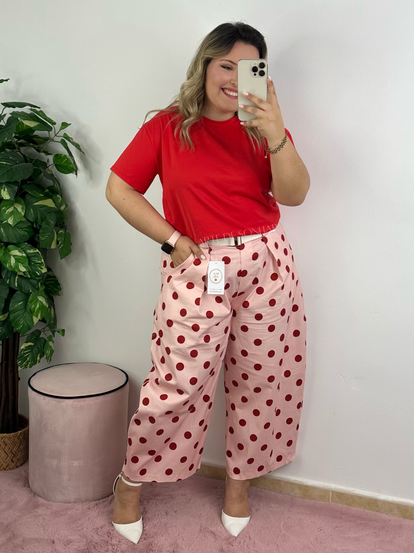 Calças balloon com bolinhas rosa e vermelho