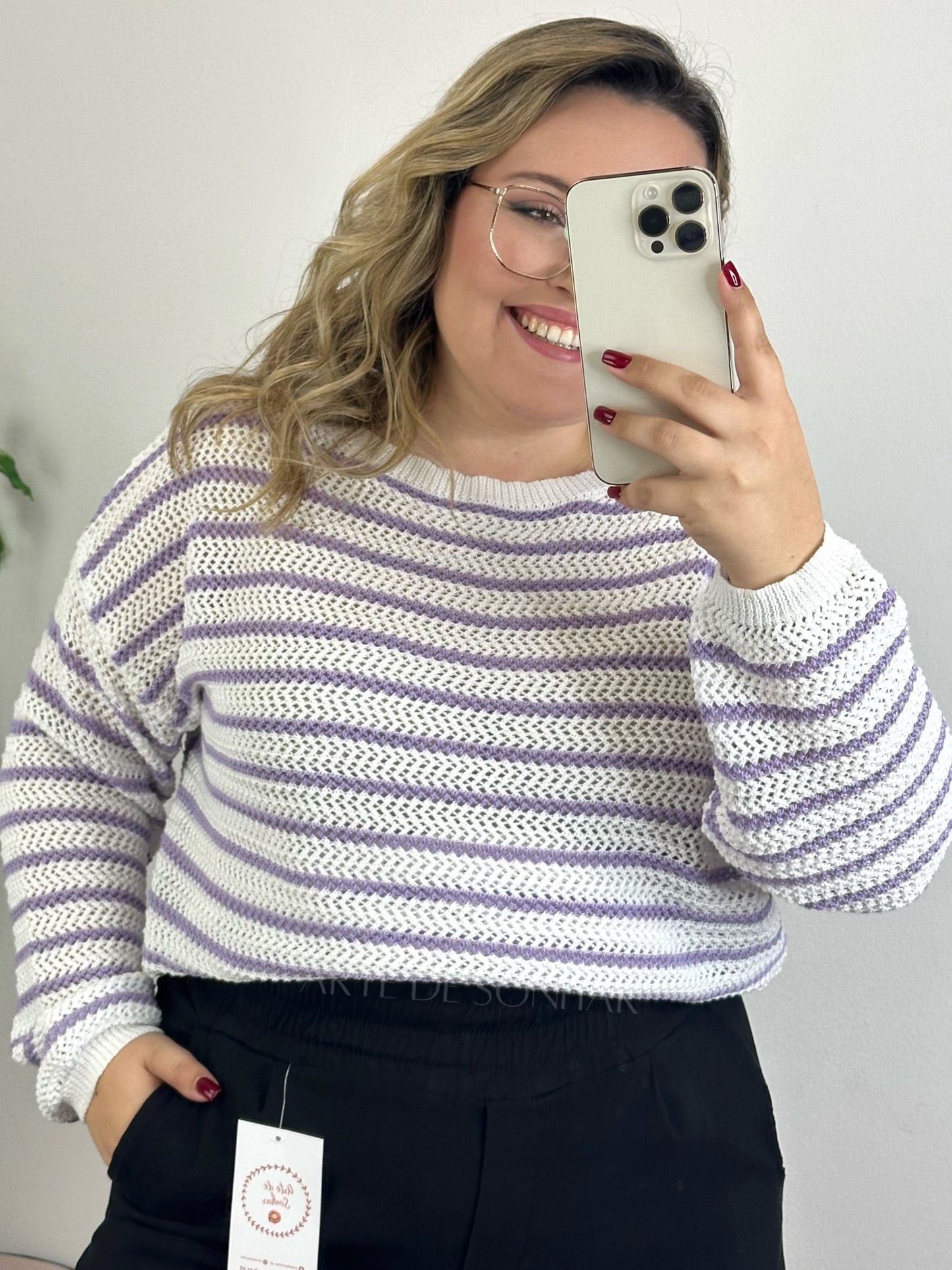 Camisola de crochet branca e lavanda