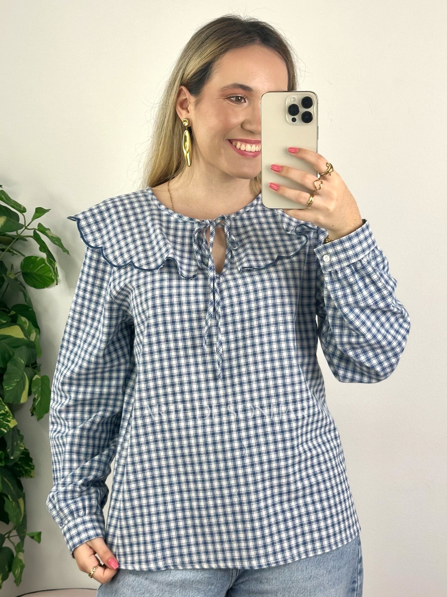 Blusa dos quadradinhos com babados azul marinho