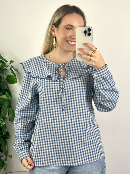 Blusa dos quadradinhos com babados azul marinho
